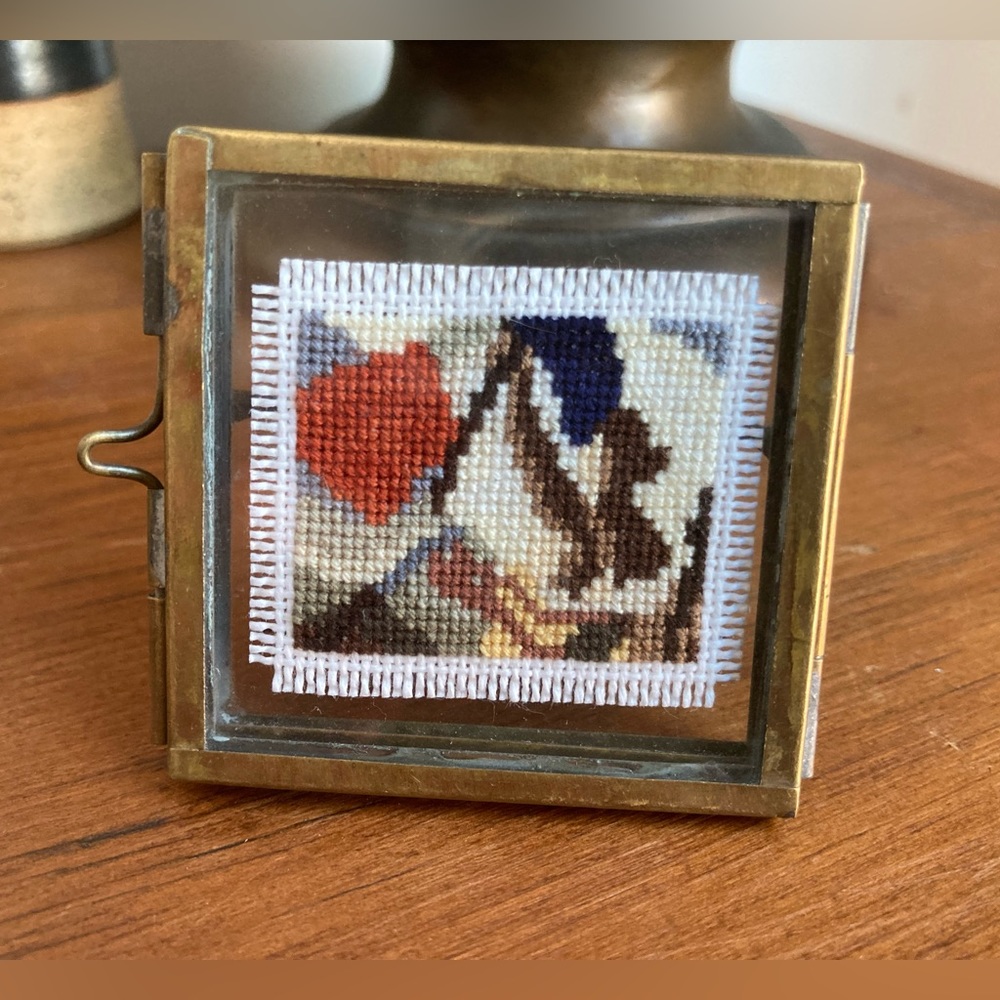 Delacroix’s “Liberty Leading the People” in Mini Cross Stitch Art - Picture 3 of 4